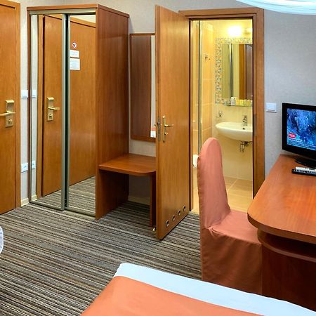 Economy Room In Hotel Eney Lemberg Exterior foto