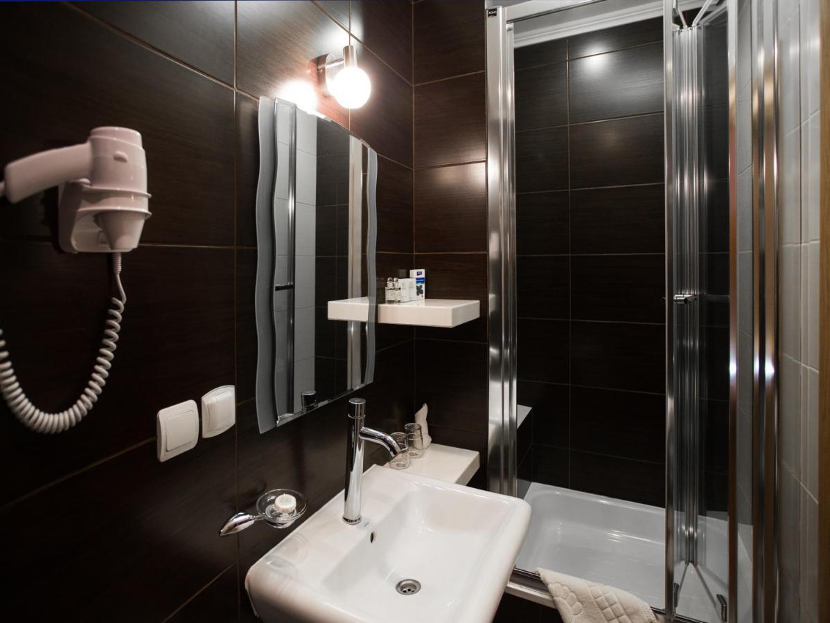 Economy Room In Hotel Eney Lemberg Exterior foto