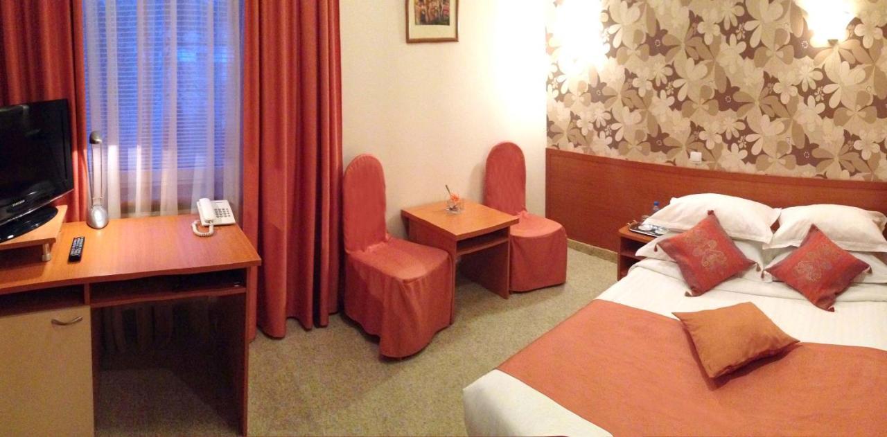 Economy Room In Hotel Eney Lemberg Exterior foto