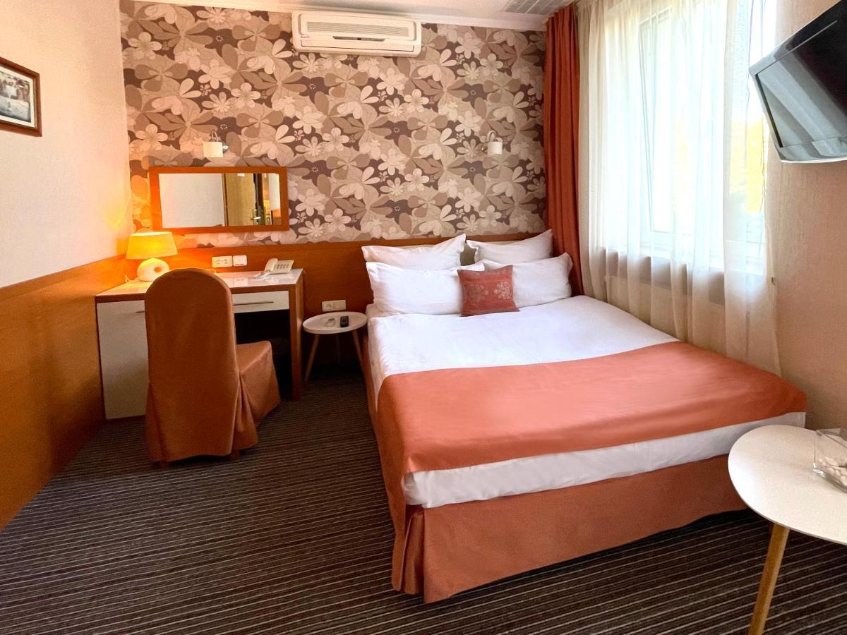 Economy Room In Hotel Eney Lemberg Exterior foto