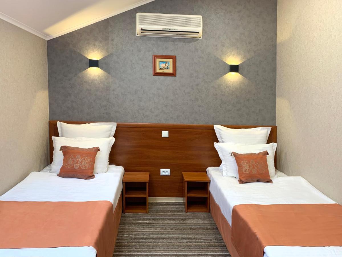 Economy Room In Hotel Eney Lemberg Exterior foto