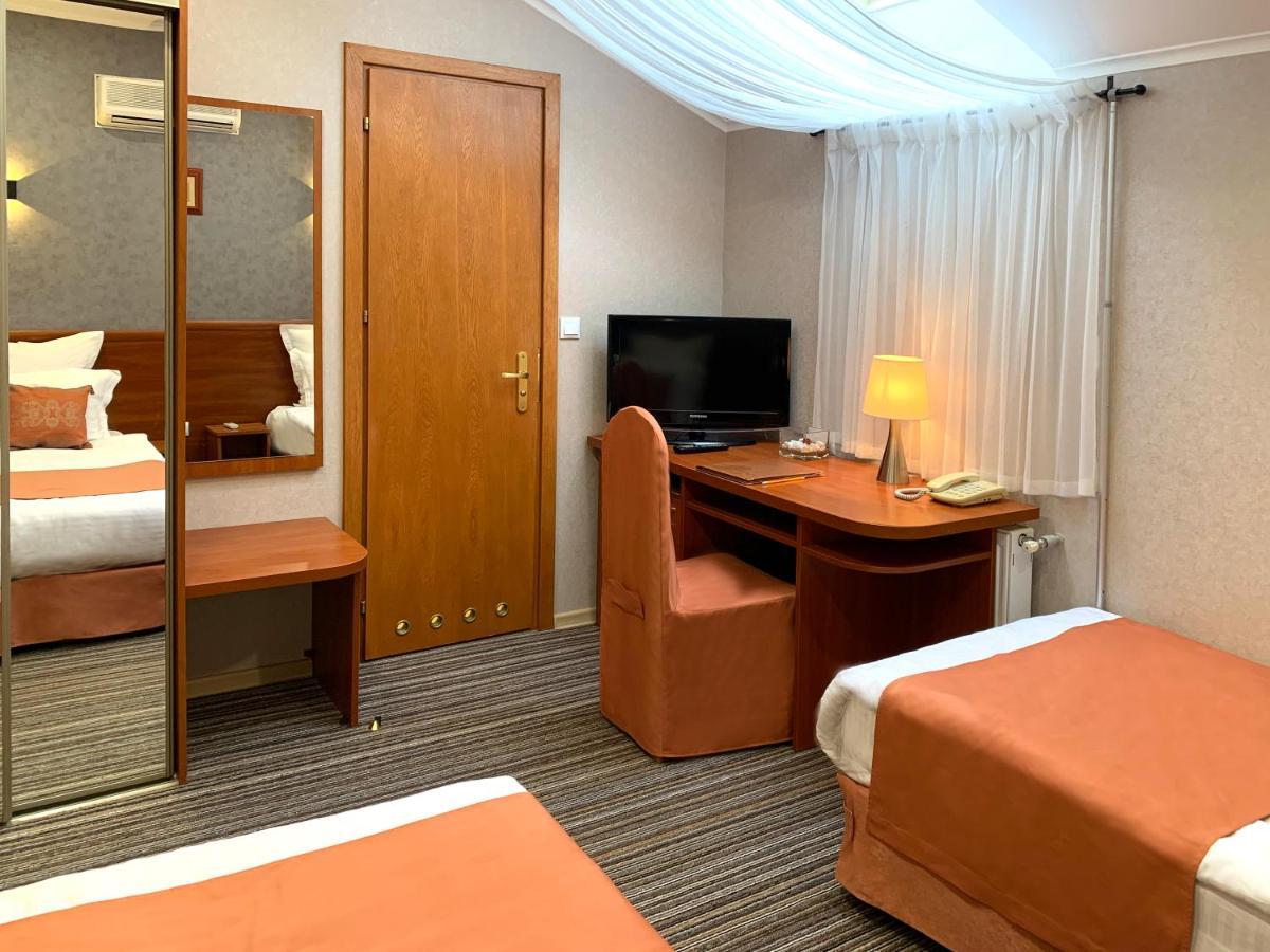 Economy Room In Hotel Eney Lemberg Exterior foto