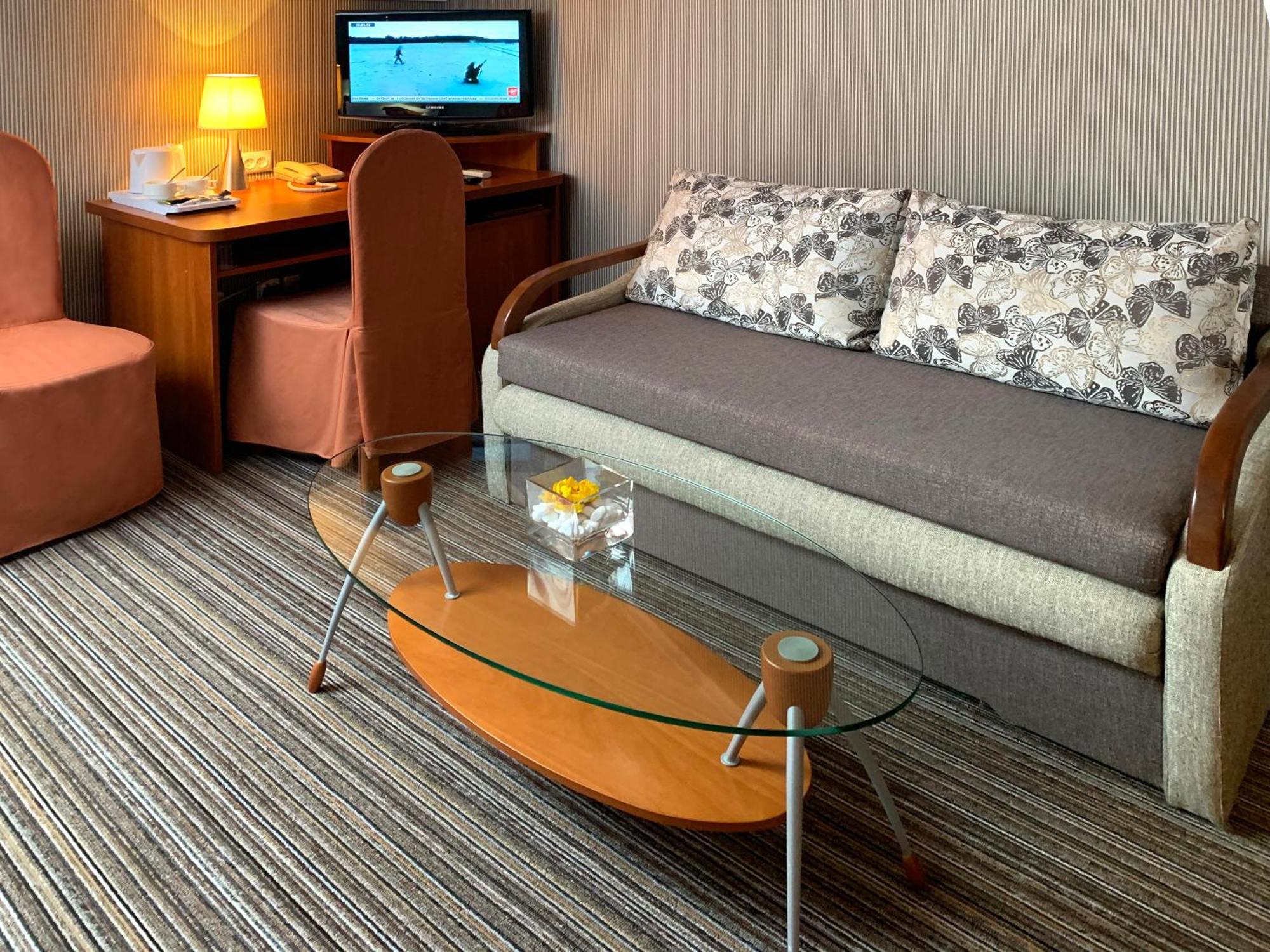 Economy Room In Hotel Eney Lemberg Exterior foto