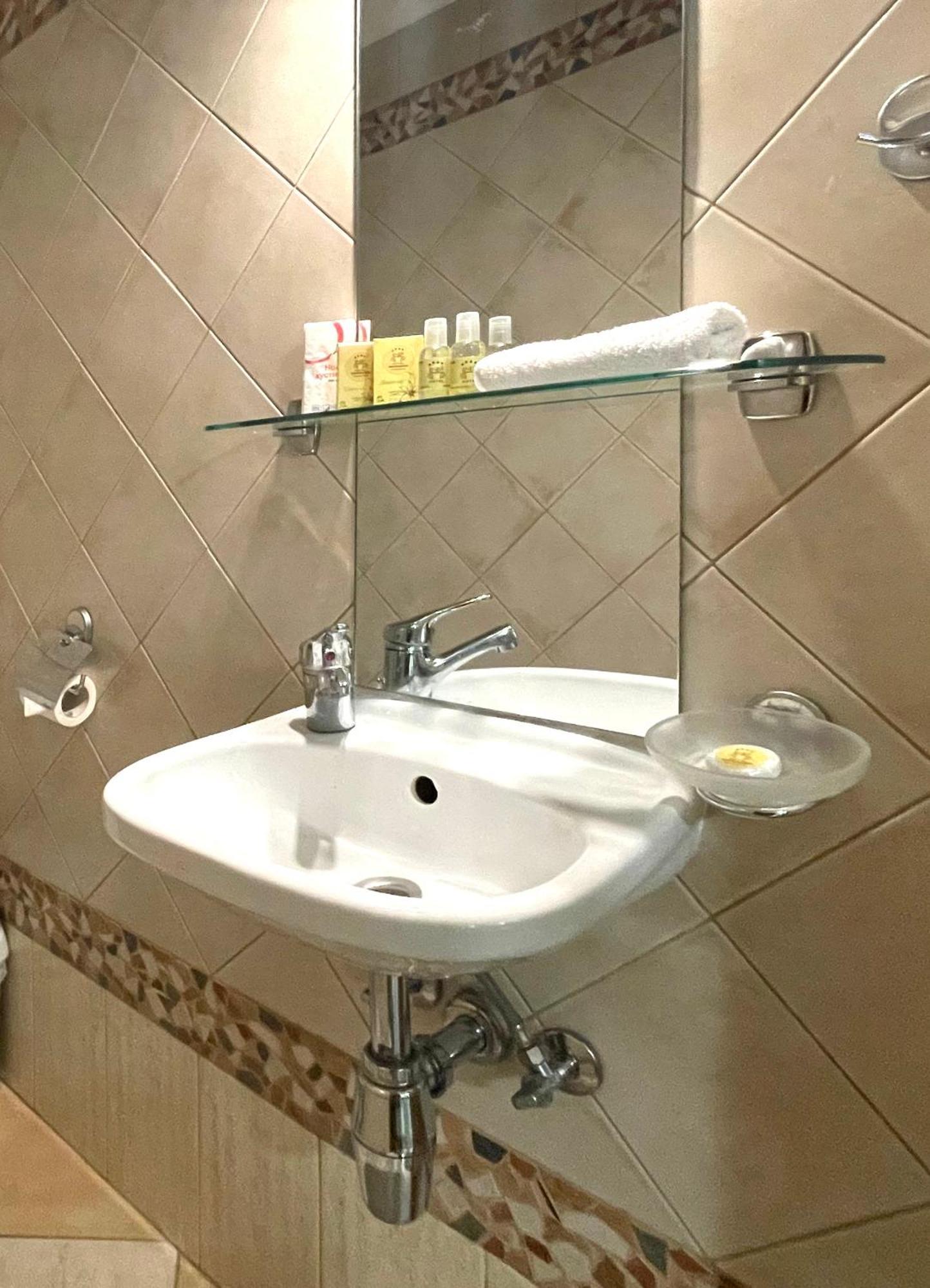 Economy Room In Hotel Eney Lemberg Zimmer foto