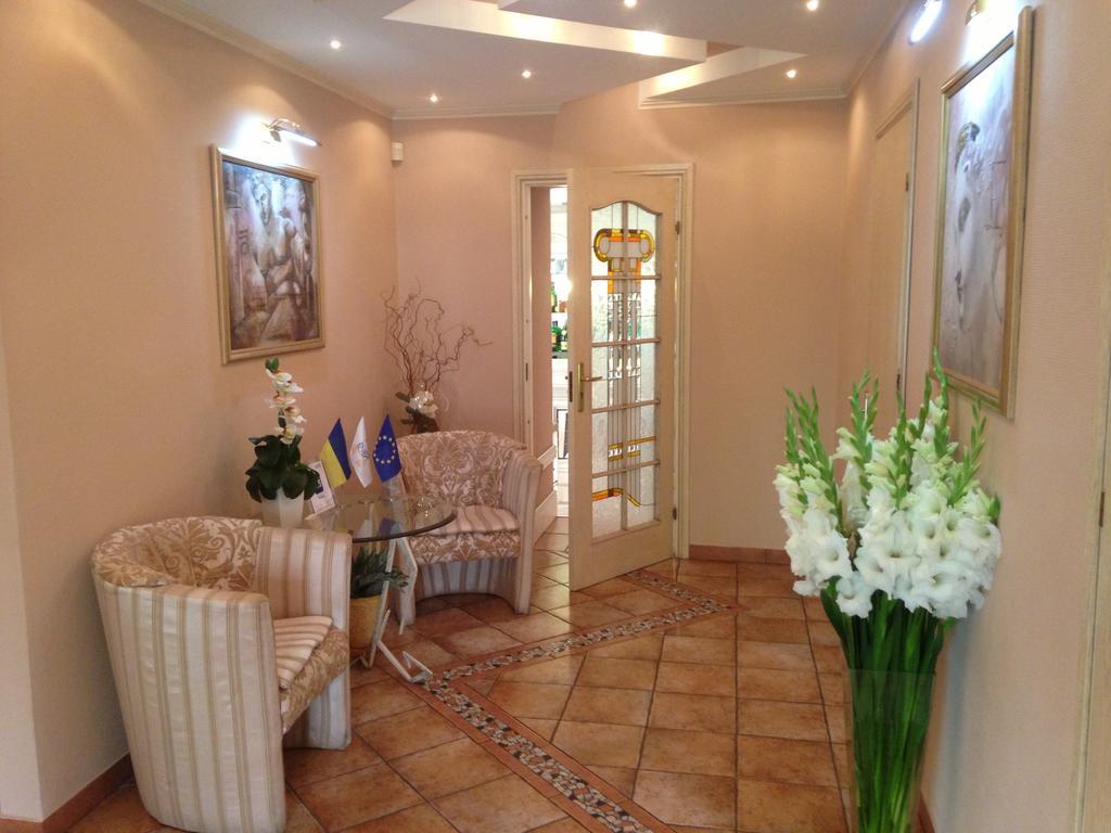 Economy Room In Hotel Eney Lemberg Exterior foto